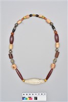 藏品(象牙瑪瑙琥珀胸飾)的圖片